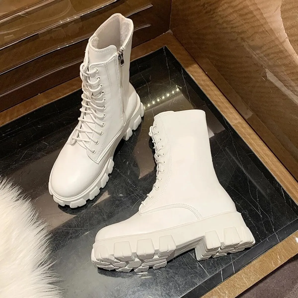 2024 nuove donne di vendita calde stivali inverno caldo moda lace up cerniera tacco alto classico scarpe da donna di colore soli