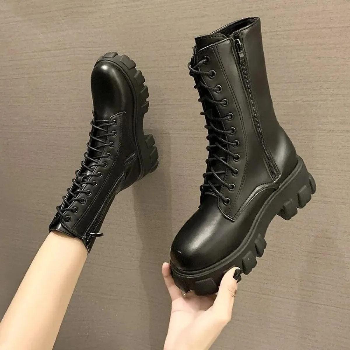 2024 nuove donne di vendita calde stivali inverno caldo moda lace up cerniera tacco alto classico scarpe da donna di colore soli