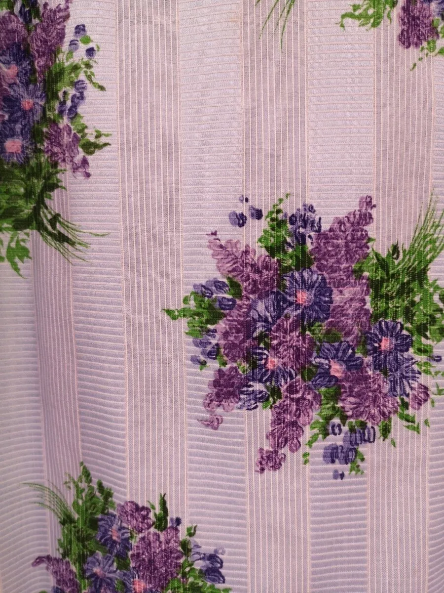 Abito sartoriale anni ’50 a fiori viola