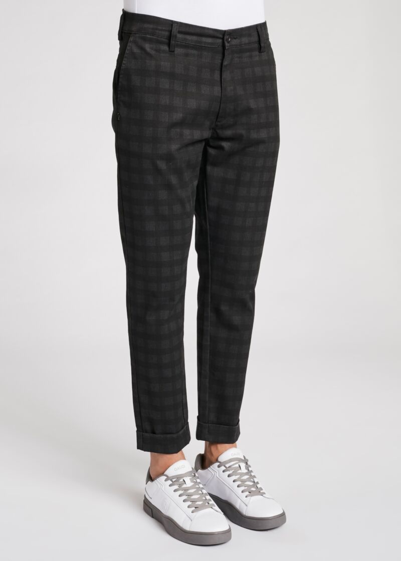 Pantaloni chino con motivo check