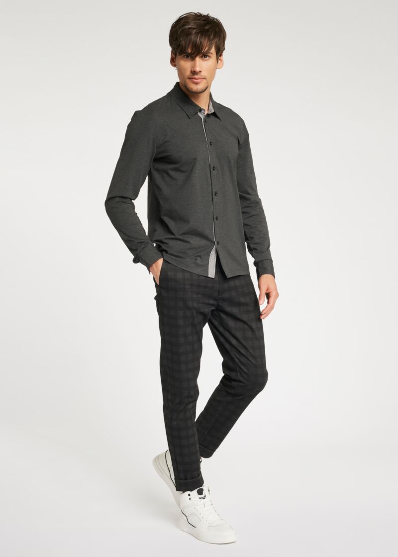 Pantaloni chino con motivo check