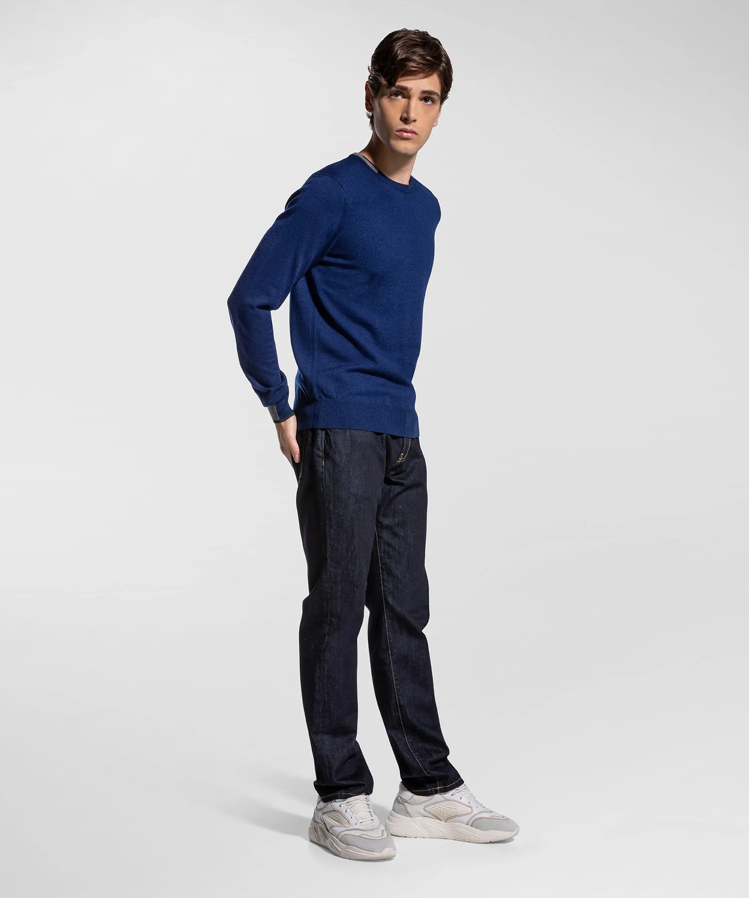 Slim sweater in wool blend / Blue